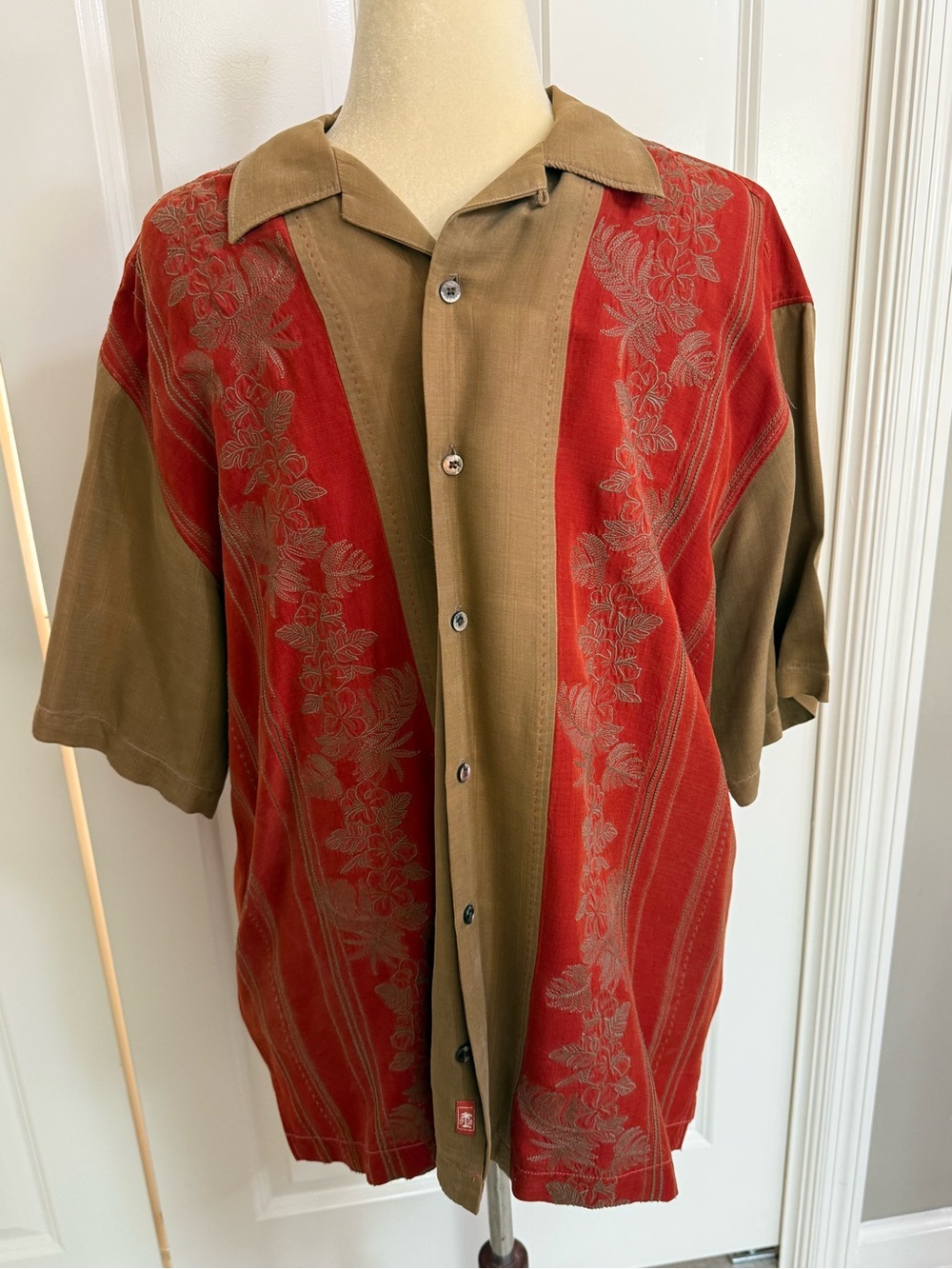 Tommy Bahama Men's L Red Tan Floral Button-Up Shirt Silk Rayon Short Sleeve